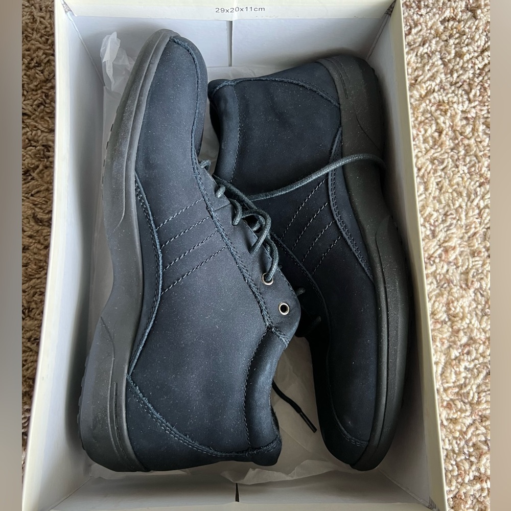 NEW IN BOX Easy Spirit Brygat Nubuck Ankle Booties
